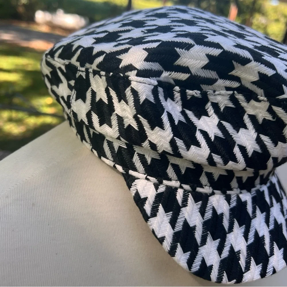 Houndstooth cabbie style hat